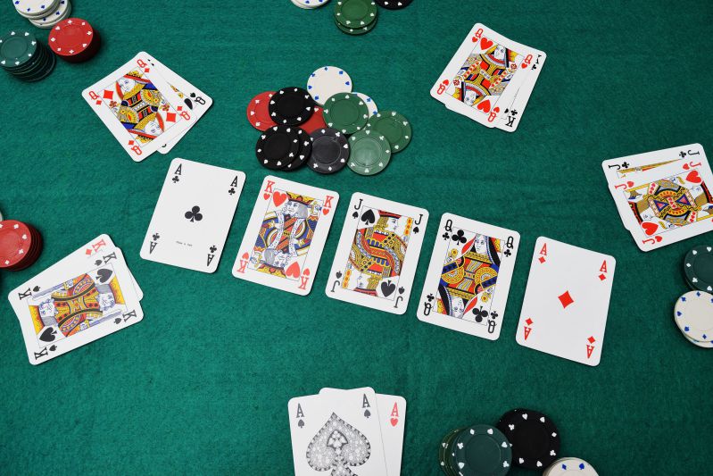 Tìm hiểu Poker là gì/ poker 3 lá/ poker 5 lá là gì? Cách chơi chấp mọi nhà cái